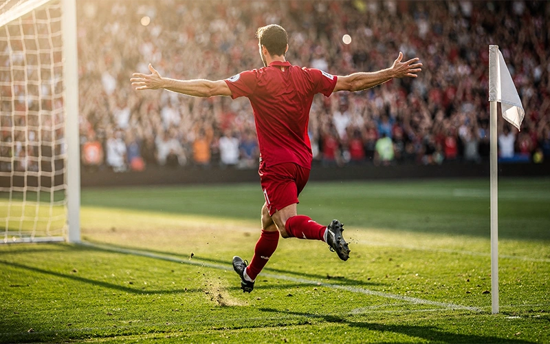 Attaccante che esulta dopo aver segnato un gol